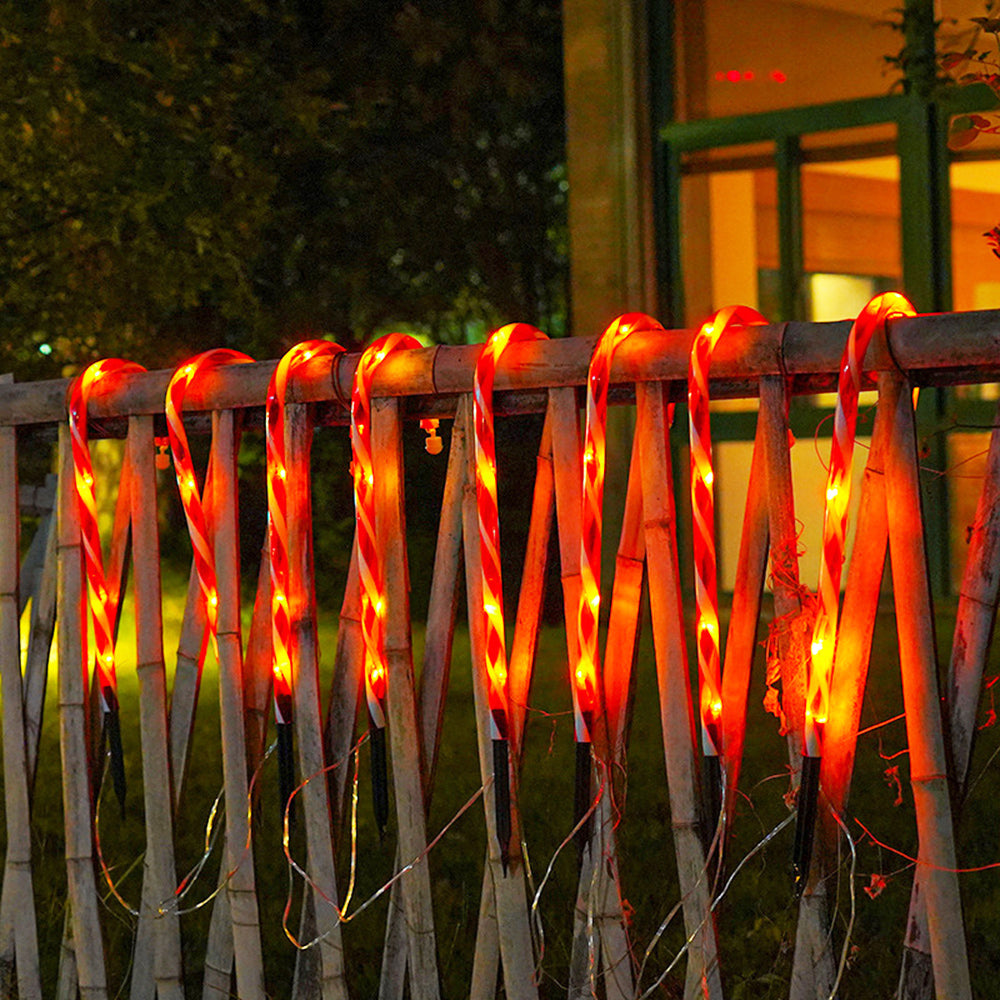 Weihnachtliche Zuckerstangen-Wegebeleuchtung