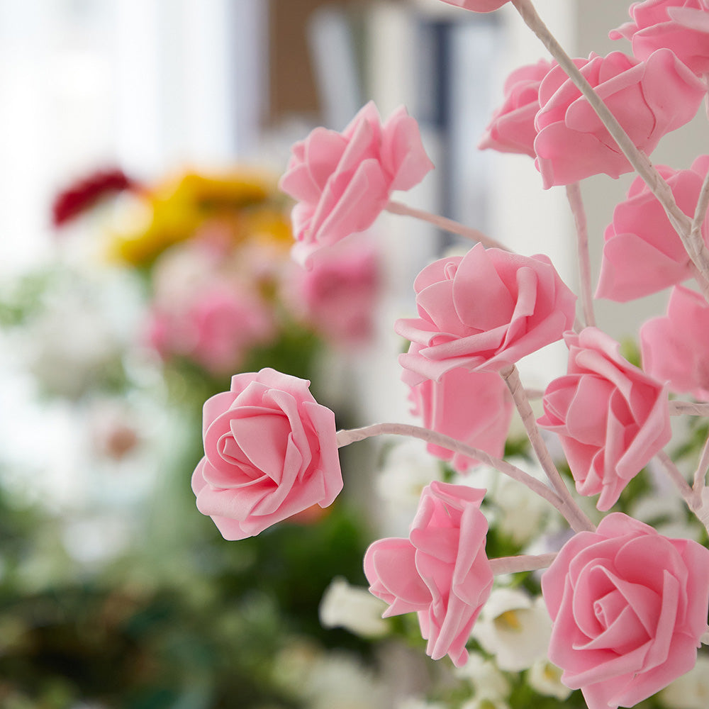 DIY künstliche Rosenblüten-Baumlampe